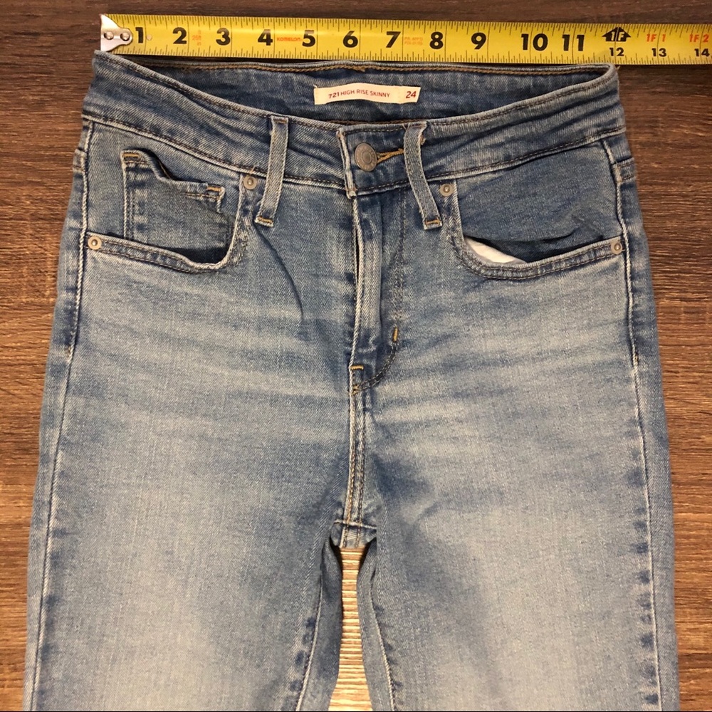 Levi’s 721 High Rise Skinny Jeans - 24